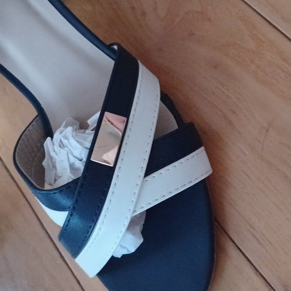 *** NEW SL Design sandals with chunky heels - Picture 3 of 6